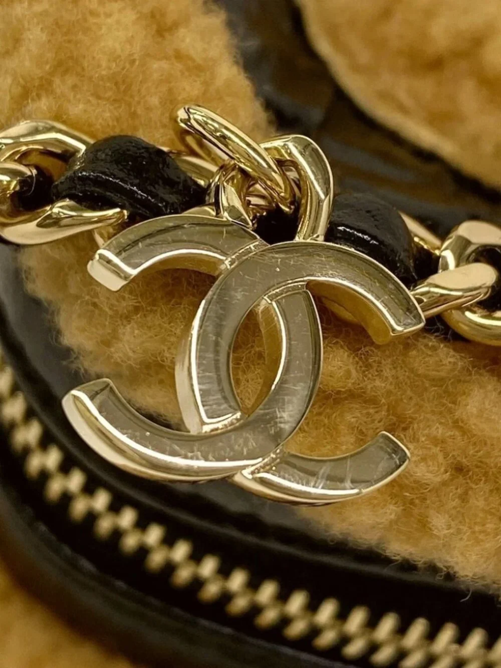CHANEL CC Fan Black Light Brown Crumpled Sheepskin / Sheared Mouton Bum Bag